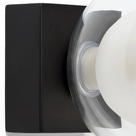 Черный настенный светильник Perla