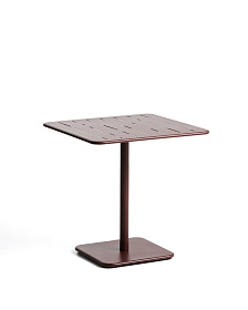 Уличный стол Brai из оцинкованной стали бордового цвета, 70 x 70 см