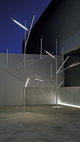 Уличный свеильник Blau дерево