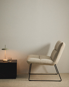 Кресло Asen из бежевого шенилла с черными стальными ножками