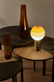 Настольный светильник Dipping Light Portable янтарный-матовая латунь