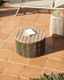 Уличчный столик Dandara из стали, зеленой веревки и массива акации Ø60 см