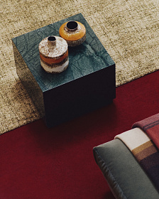 Приставной столик Sorein из черного мрамора 50 x 50 см