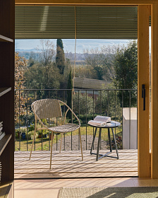 Уличный столик Tella из зеленой стали с разноцветной плиткой 45 см