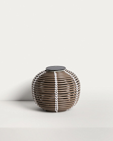 Уличный светильник Garoina солнечных батареях из искусственного ротанга цвета таупе, 35 см