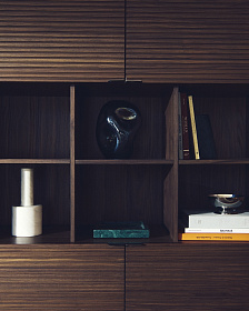 Высокий 4-дверный буфет Norlen из орехового шпона