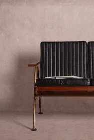 Диван в стиле ретро Arnal черный