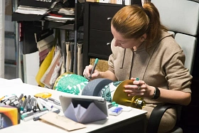 Настольная лампа Metric ручной росписи, латунный металл, черный абажур 801021/41