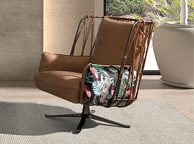 Кресло поворотное 5168 из коричневой кожи и ткани с коричневым принтом