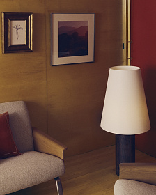 Торшер Marga из массива каучукового дерева с темной отделкой