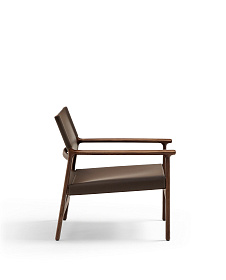 Кресло Jan из переработанной кожи темно-коричневого цвета и ясеня в ореховом цвете
