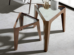 Угловой стол 2106/AC2102CT-055 треугольный из закаленного стекла и орехового дерева