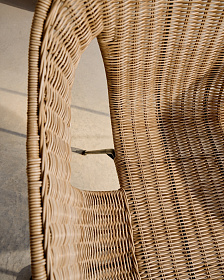 Стул Eltiera из искусственного ротанга с черной стальной конструкцией