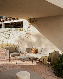 Уличный стол Zivia из оцинкованной стали бежевого цвета, 90 x 50 см