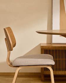 Стул Gena из бежевого шенилла с каркасом из шпона дуба и каучукового дерева