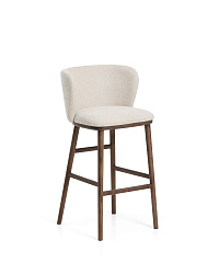 Барный стул Ciselia из бежевого шенилла с ножками из ясеня в отделке орех