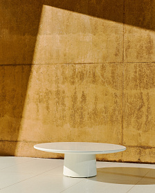 Журнальный столик Albanella из цемента с глянцевой белой отделкой Ø110 см