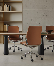 Стул с сетчатой спинкой Exa с 5-спицевой алюминиевой поворотной основой на роликах + газлифт