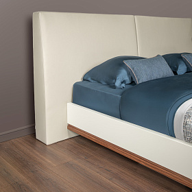 Кровать CALPE для матраса 180*200 отделка шпон ореха, экокожа PU78, светло-серый матовый лак RAL9002