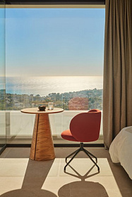 Поворотный стул Mogi кирпичный с черными ножками