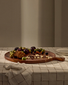 Большая круглая сервировочная доска Eitene из акации