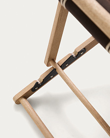 Складное уличное кресло Vilara коричнево-бежевое с каркасом из акации