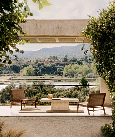 Кресло Itani из массива акации и искусственного ротанга