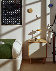 Прикроватная тумбочка Anielle из массива и ясеневого шпона 50 x 58 см