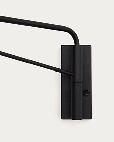 Настенный светильник Eilo из черной стали с плафоном из матового стекла