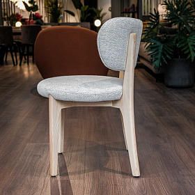 Стул WABI SABI тканевый с ножками из ясеня