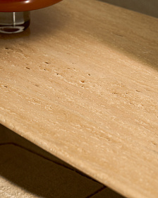 Журнальный столик Pirita из бежевого травертина с ножками из дуба натурального цвета, 147 x 65 см 