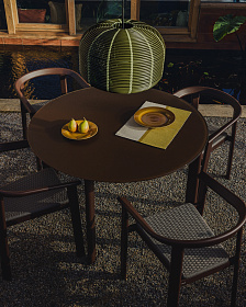 Уличный стол Erice из алюминия и закаленного стекла коричневого цвета, 120 см