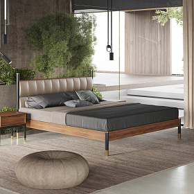 Кровать BENISSA шпон ореха 160x200 черный матовый лак, латунь, экокожа PU63