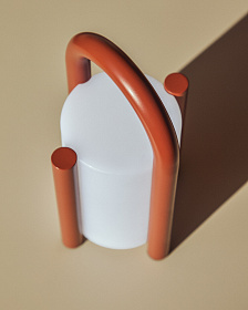 Портативная настольная лампа Leros из полиэтилена и стали терракотового цвета