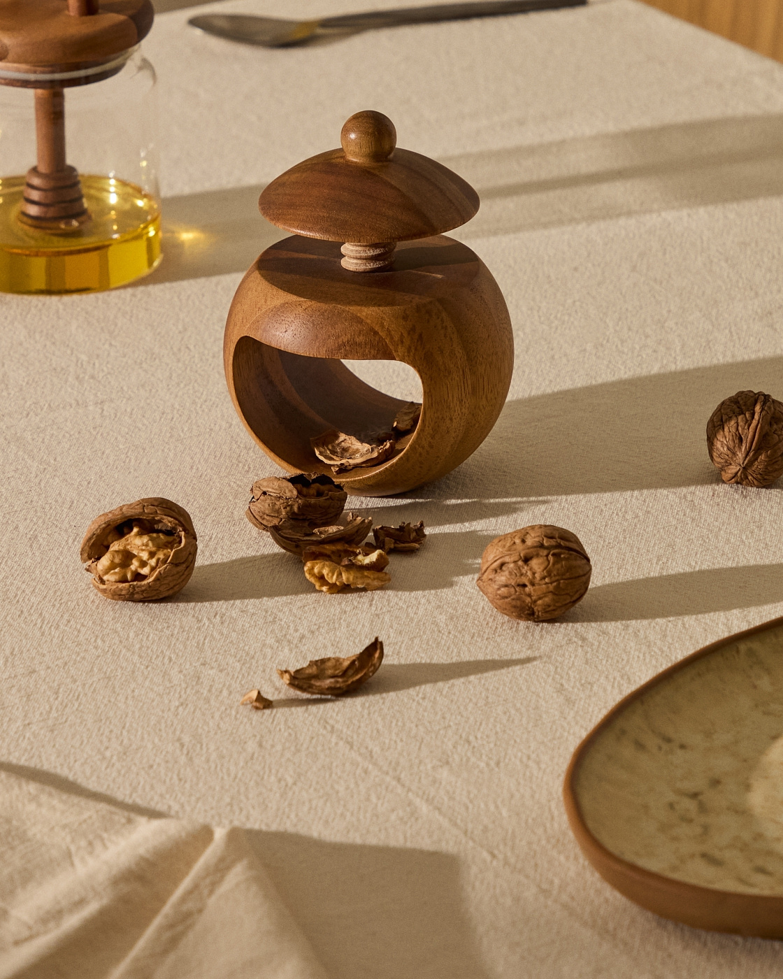 Орехокол Nukha из древесины акации