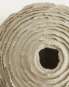 Ваза Evania из бежевой керамики 21 см