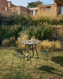 Уличный стол Tella из зеленой стали с разноцветной плиткой 90 см