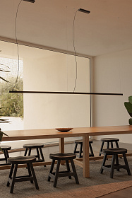 Подвесной светильник Vico 1150 черного цвета с розеткой на поверхности