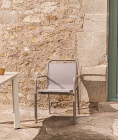 Уличный стул Luri из алюминия цвета таупе и бежевого текстиля