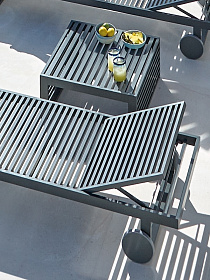 Шезлонговый столик DNA