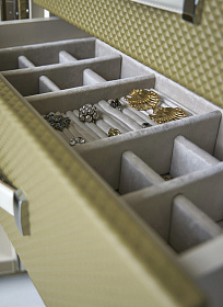 Шкаф для аксессуаров Traveler R0692/L84