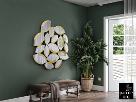 Зеркало Sandal из пластин с золотой отделкой 