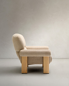 Кресло Cabana из бежевого шенилла с ножками в натуральной отделке