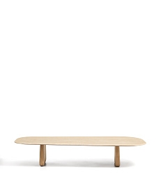 Журнальный столик Pirita из бежевого травертина с ножками из дуба натурального цвета, 147 x 65 см 