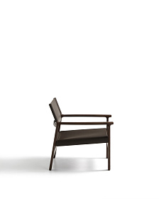 Кресло Jan из переработанной кожи темно-коричневого цвета и ясеня в ореховом цвете