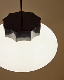 Подвесной светильник Idela из тонированного стекла и черного мрамора, диаметр 26 см