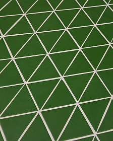 Уличный стол Maurina из оцинкованной стали зелёного цвета с зелёной керамическо плиткой 223 x 101 см