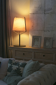 Настольная лампа Stood дерево/черная