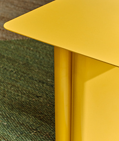 Столик Arvin из железа желтого цвета 42 x 42 см