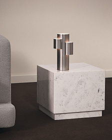 Журнальный столик Sorein из белого мрамора 50 x 50 см